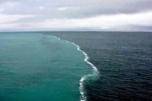 Nước biển Ấn Độ Dương và Đại Tây Dương có độ mặn khác nhau, nên khó trộn lẫn. Ảnh: Pinterest.