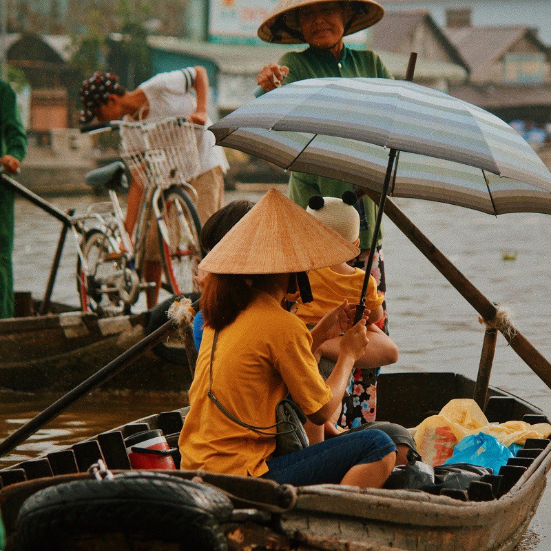 Chợ nổi Ngã Năm đã không còn xa lạ với những bạn yêu thích du lịch và đặc biệt là miền quê sông nước.