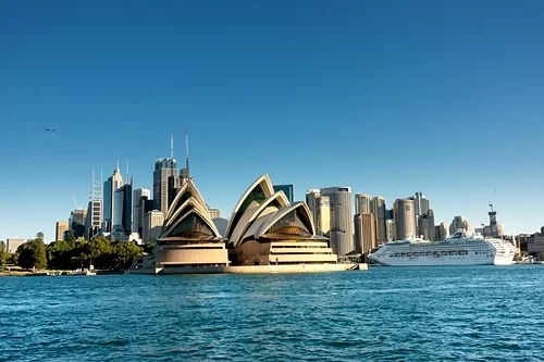 Nhà hát con sò là một trong các điểm tham quan không thể bỏ qua khi đến Sydney. Ảnh: Envato.