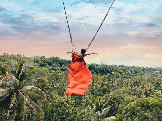 Bảo Anh trải nghiệm 'xích đu tử thần' trong chuyến du lịch Bali - iVIVU.com