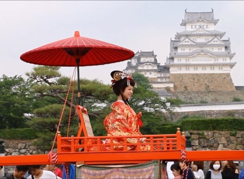 Lễ rước truyền thống của Nhật Bản được tổ chức tại lâu đài Hemeji.