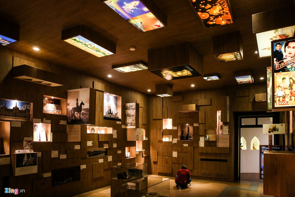 Khác với các bảo tàng truyền thống chỉ thuần tuý trưng bày các hiện vật, tranh ảnh, Museum Siam mang đến cho du khách cái nhìn thú vị, đặc sắc xuyên suốt lịch sử xứ sở chùa vàng thông qua 14 phòng tương tác đa giác quan.