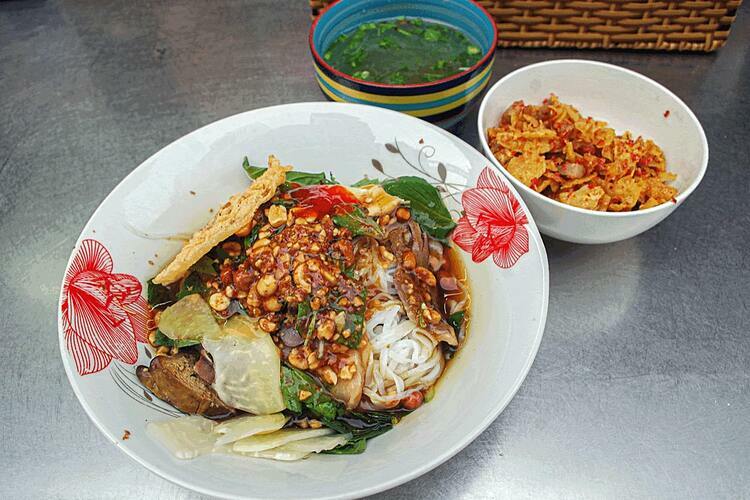 Phở chua ở Sài Gòn có vị biến tấu so với món ăn truyền thống. Ảnh: Tâm Linh.