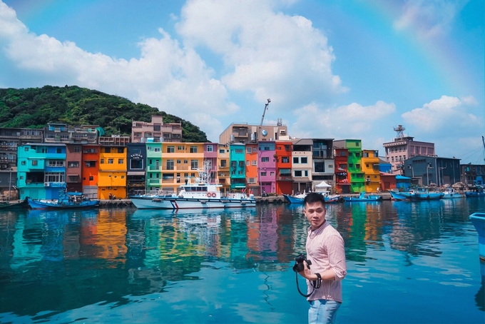 Gần đây, giới trẻ Đài Loan đặc biệt yêu thích bến cảng Zhengbin Fishing Harbor, khu phố được ví như "Đan Mạch thu nhỏ trong lòng Đài Loan". Nếu bạn chưa có dịp đi Đan Mạch để chụp ảnh với bến cảng cùng những toà nhà nhiều màu sắc đặc trưng thì đây cũng là một ý tưởng thú vị.