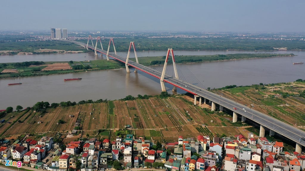 Cầu Nhật Tân hoàn thành vào tháng 1/2015, nối huyện Đông Anh qua sông với quận Tây Hồ, điểm đầu từ phường Phú Thượng, quận Tây Hồ, điểm cuối tại xã Vĩnh Ngọc, huyện Đông Anh.