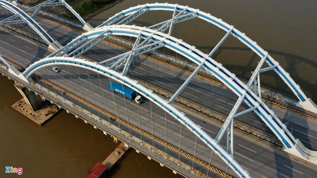 Nằm ở vị trí đắc địa nối trung tâm quận Hoàn Kiếm với quận Long Biên và các vùng lân cận, từ năm 1985, cầu Chương Dương đã đóng vai trò quan trọng trong giao thông và phát triển kinh tế của thủ đô.