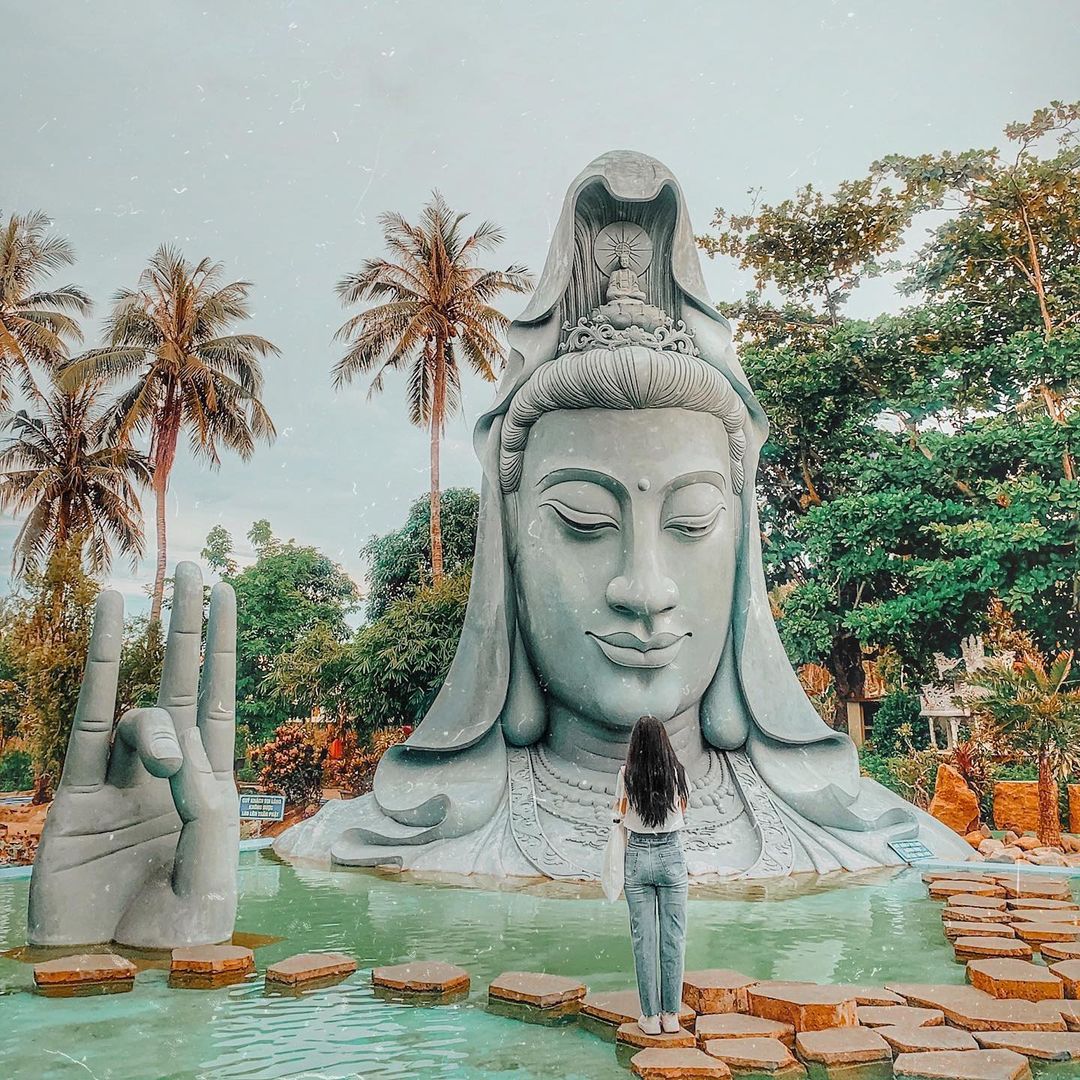 Về Phú Yên thăm chùa Thanh Lương có tượng Phật ẩn mình dưới nước độc đáo