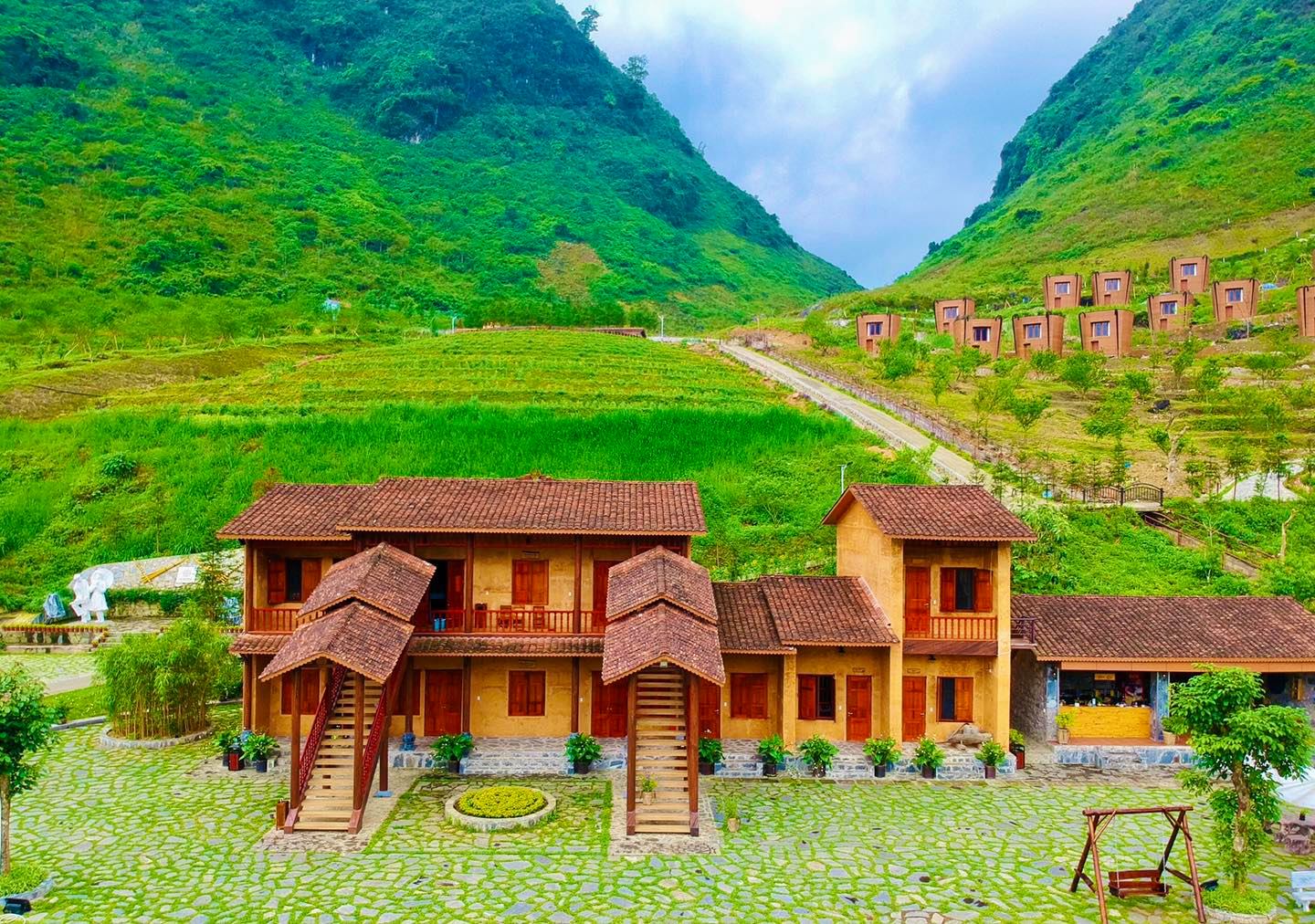 H'Mong Village, khu nghỉ dưỡng hình chiếc gùi người Mông độc nhất ...