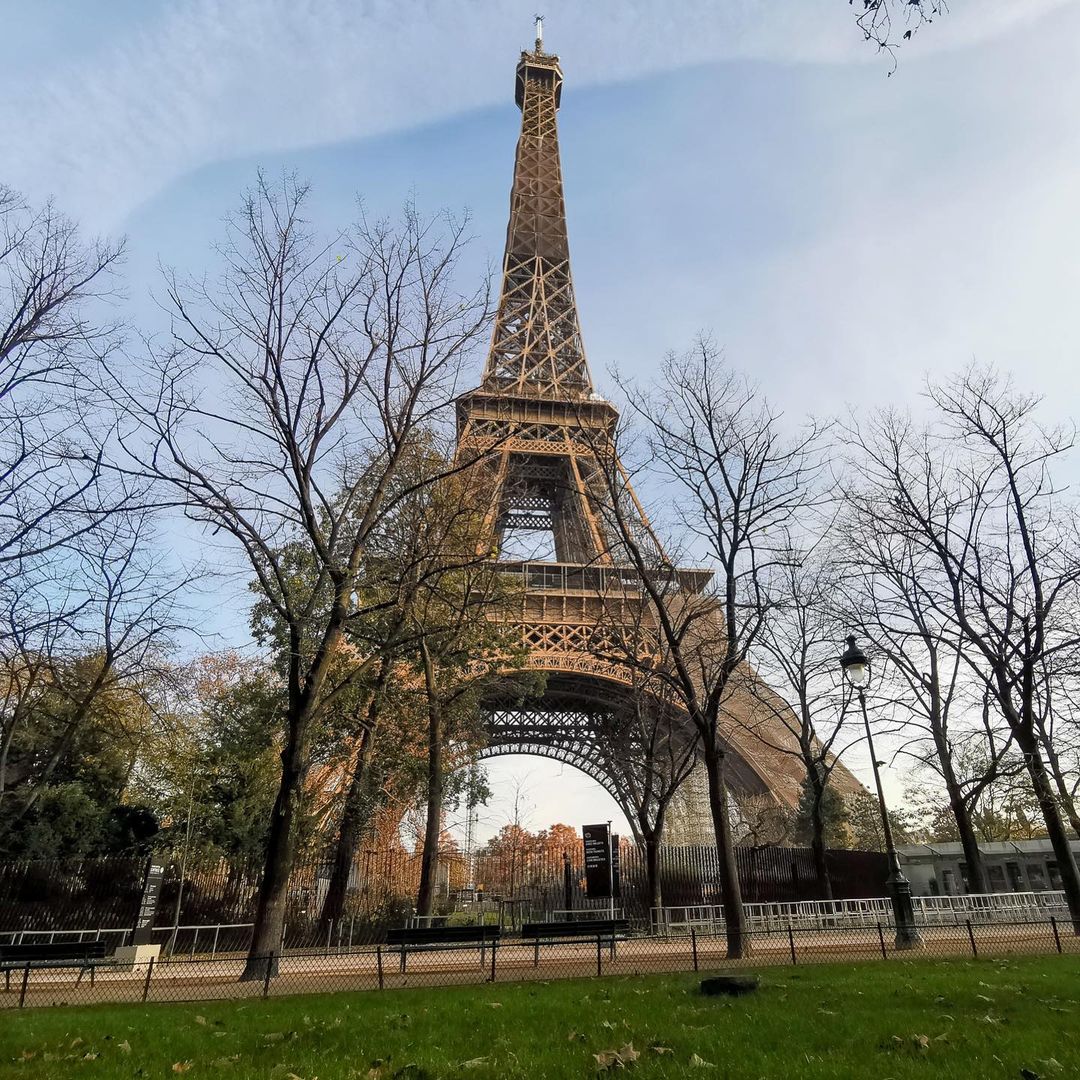 Eiffel-mo-cua-tro-lai-ivivu-4