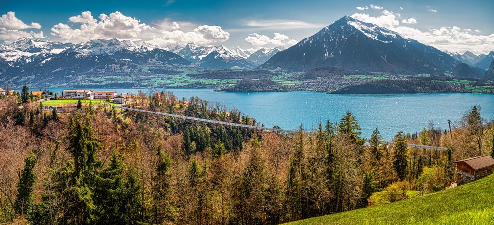 Điểm đến Thụy Sĩ luôn là lựa chọn hàng đầu đối với những người yêu thích sự khám phá và tìm hiểu văn hóa mới. Thụy Sĩ có những cảnh quan tuyệt đẹp, những khu định cư độc đáo và rất nhiều điều thú vị để khám phá. Hãy bắt đầu lịch trình đi du lịch Thụy Sĩ của bạn ngay hôm nay.