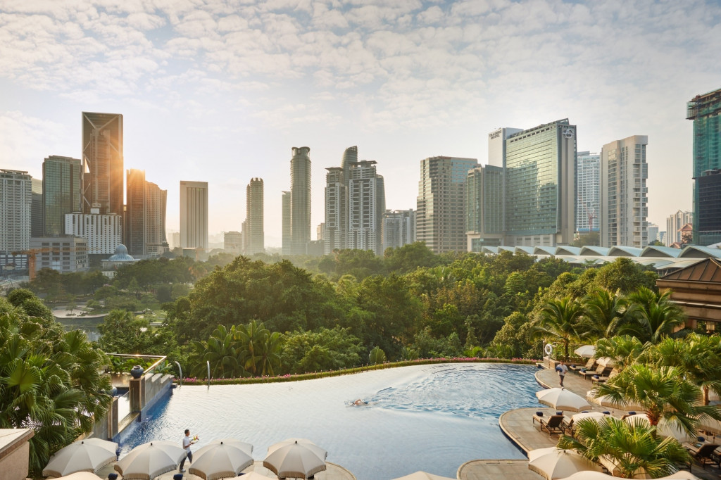 Bể bơi nhìn ra toàn cảnh Kuala Lumpur