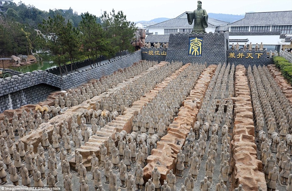 Đội quân đất nung ở lăng mộ Tần Thủy Hoàng. Ảnh: Shutterstock