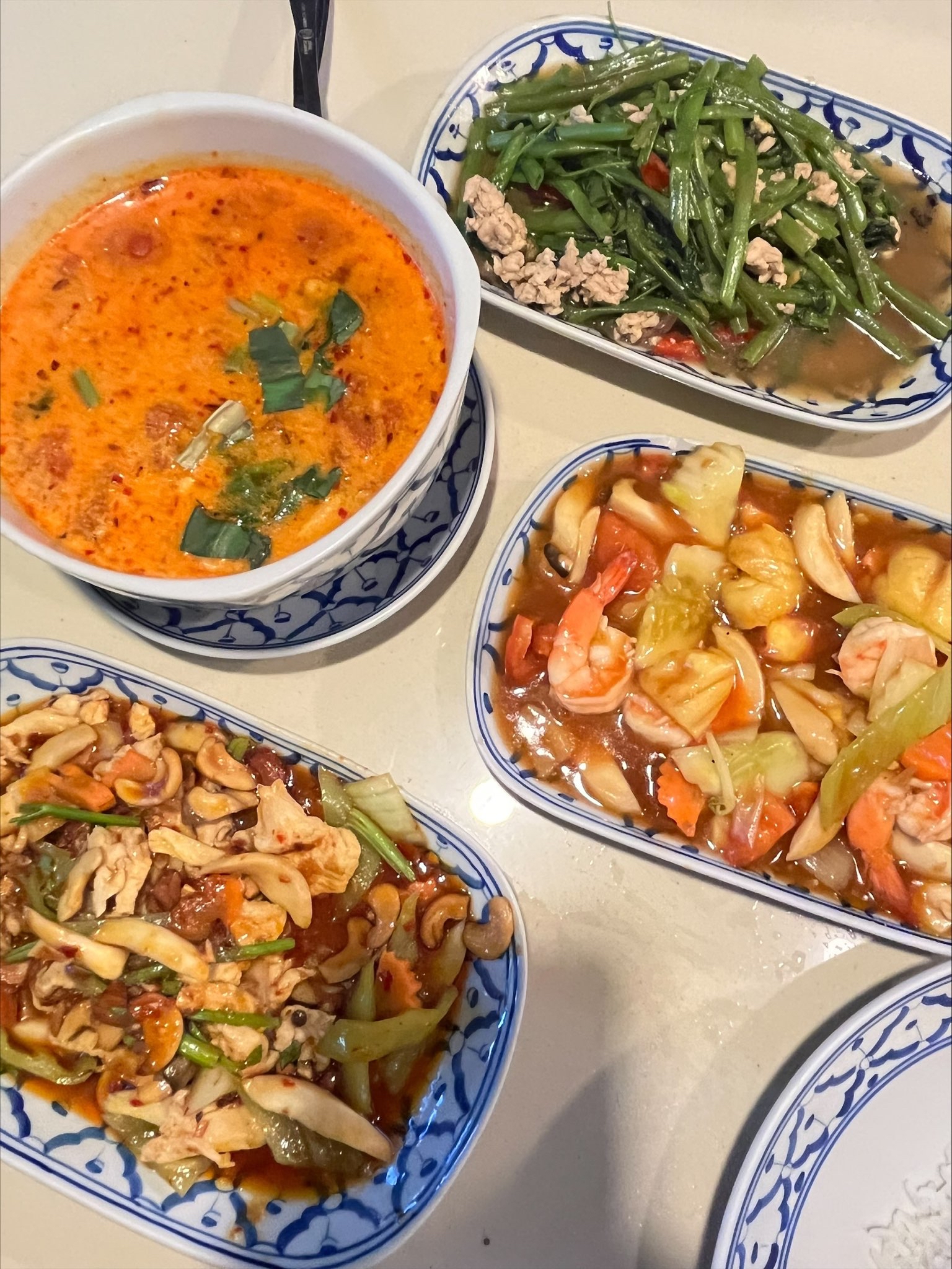 Bữa cơm gia đình kiểu Thái
