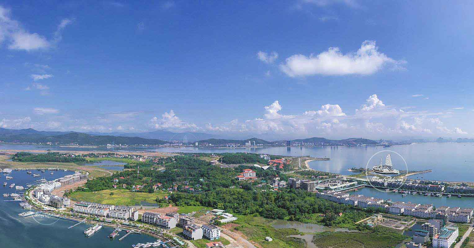 Toàn cảnh Cảng tàu quốc tế Tuần Châu nhìn từ trên cao. Ảnh: halongstyle