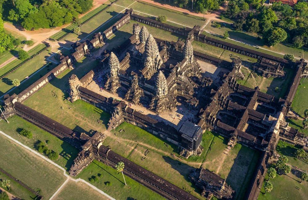 Quần thể đề Angkor nhìn từ trên cao. Ảnh: CruiseMapper