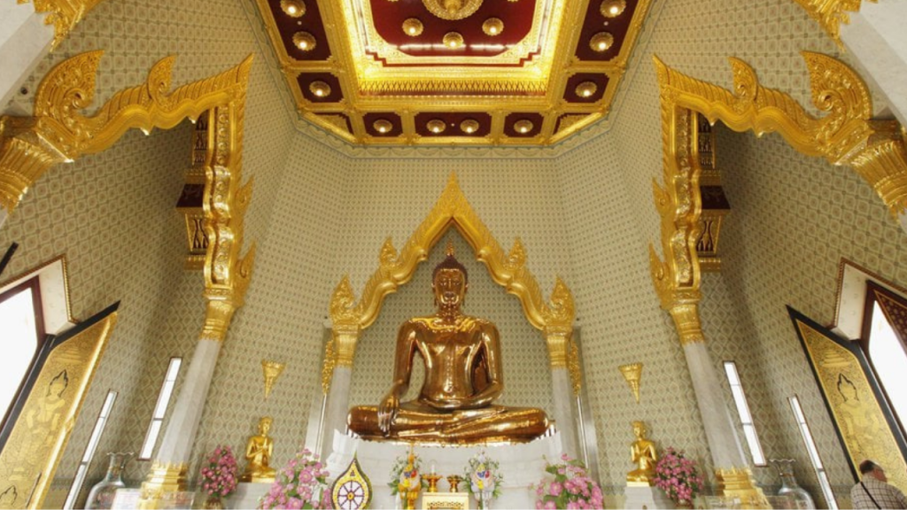 Tượng Phật Vàng bên trong Wat Traimit
