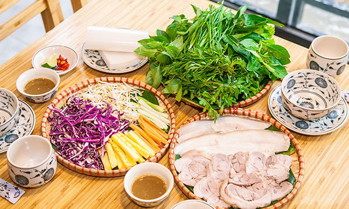 Thơm Ngon Món Bánh Tráng Cuốn Thịt Heo Đà Nẵng - Ivivu.Com
