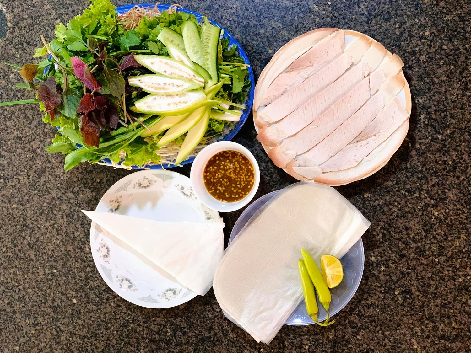Thơm ngon món bánh tráng cuốn thịt heo Đà Nẵng - iVIVU.com