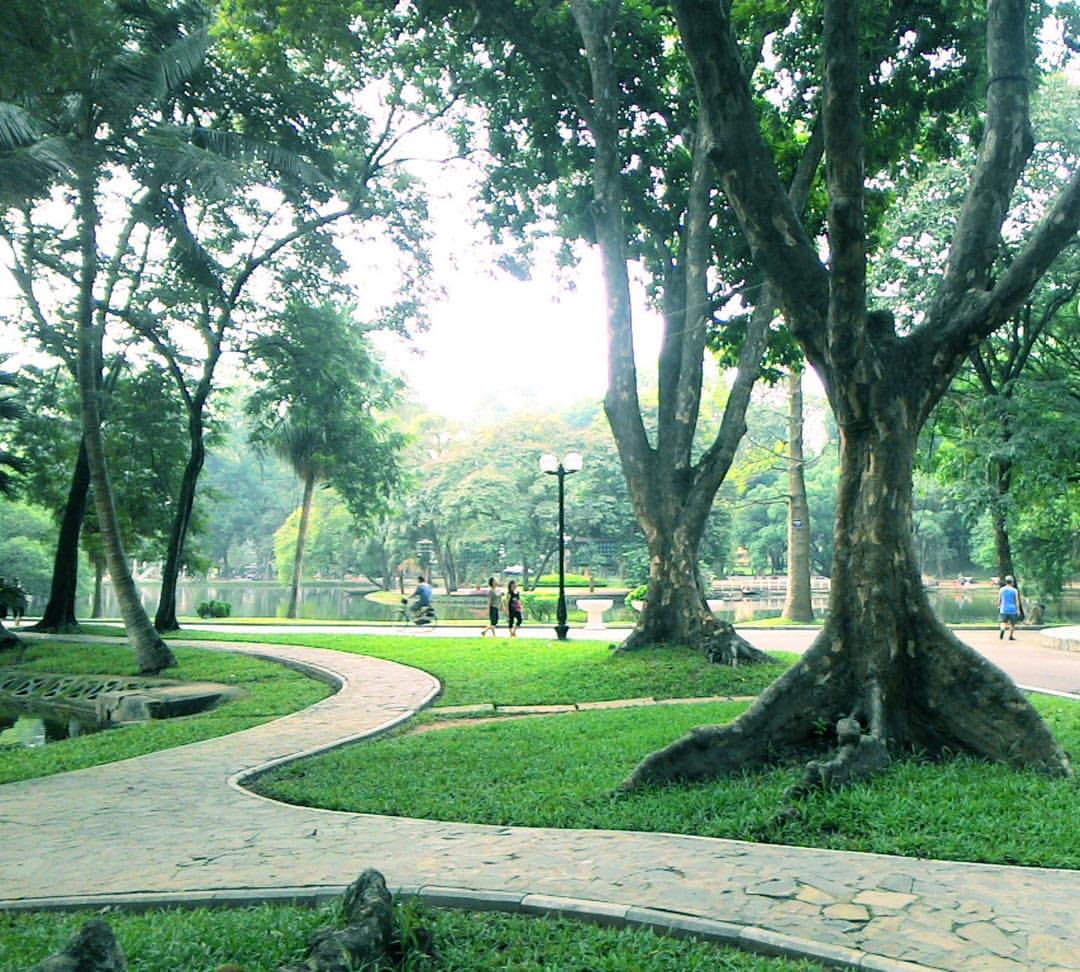 Tránh nóng cuối tuần với top 5 công viên Hà Nội xanh - mát - iVIVU.com