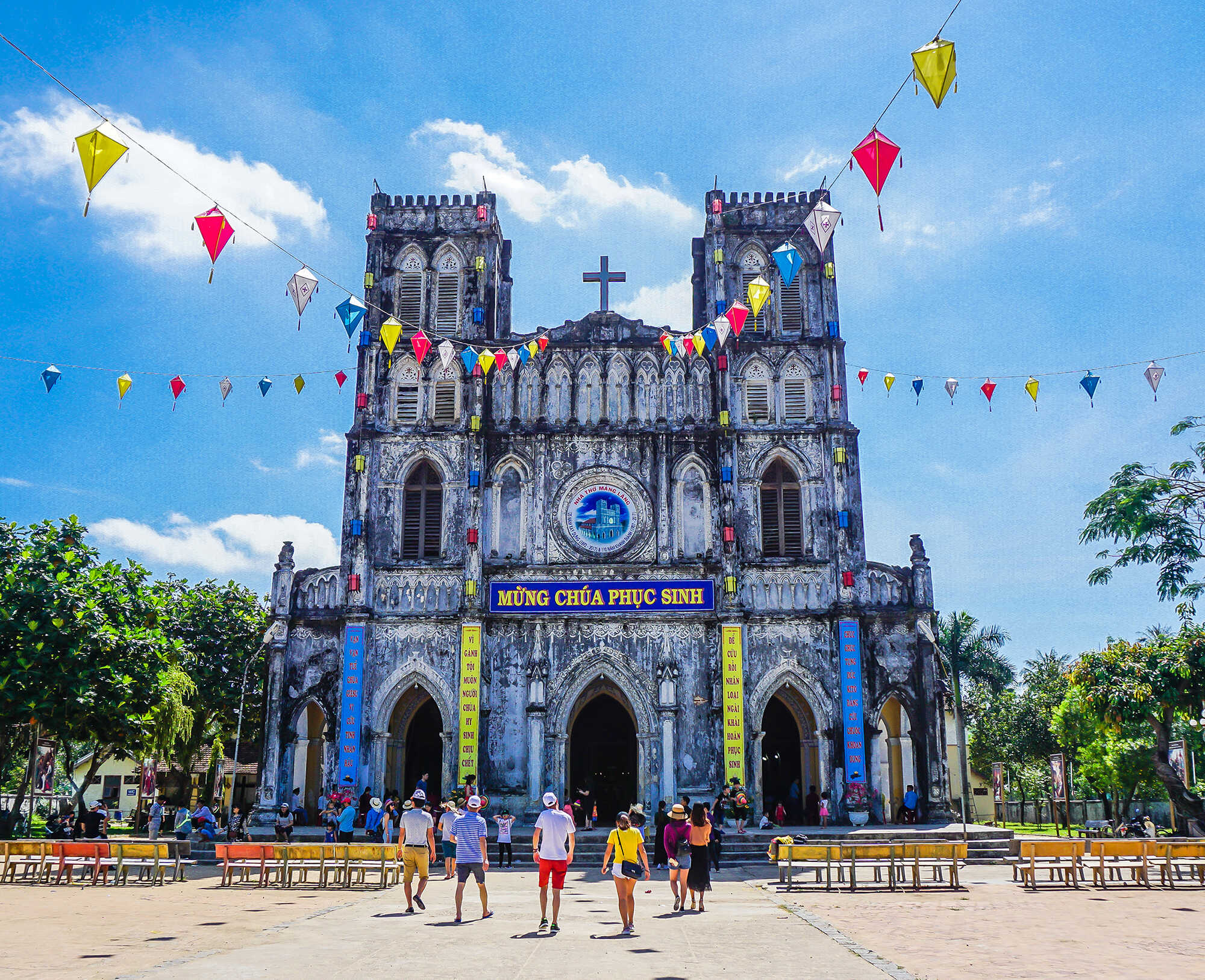 Nhà thờ Mằng Lăng - Công trình kiến trúc tôn giáo cổ kính ở Phú Yên -  iVIVU.com
