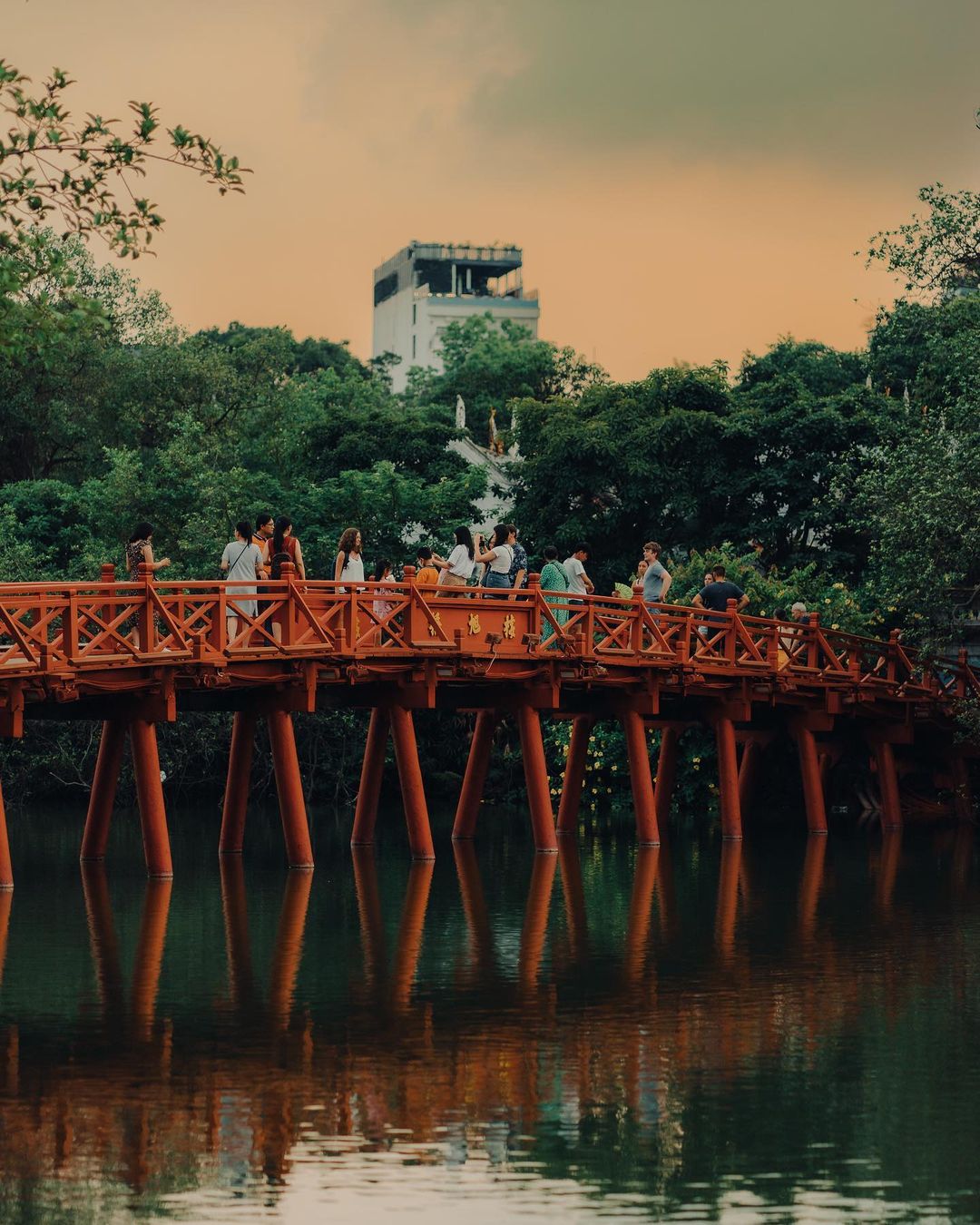 Hồ Gươm Hà Nội - Vẻ đẹp cổ kính giữa lòng thủ đô (2024)