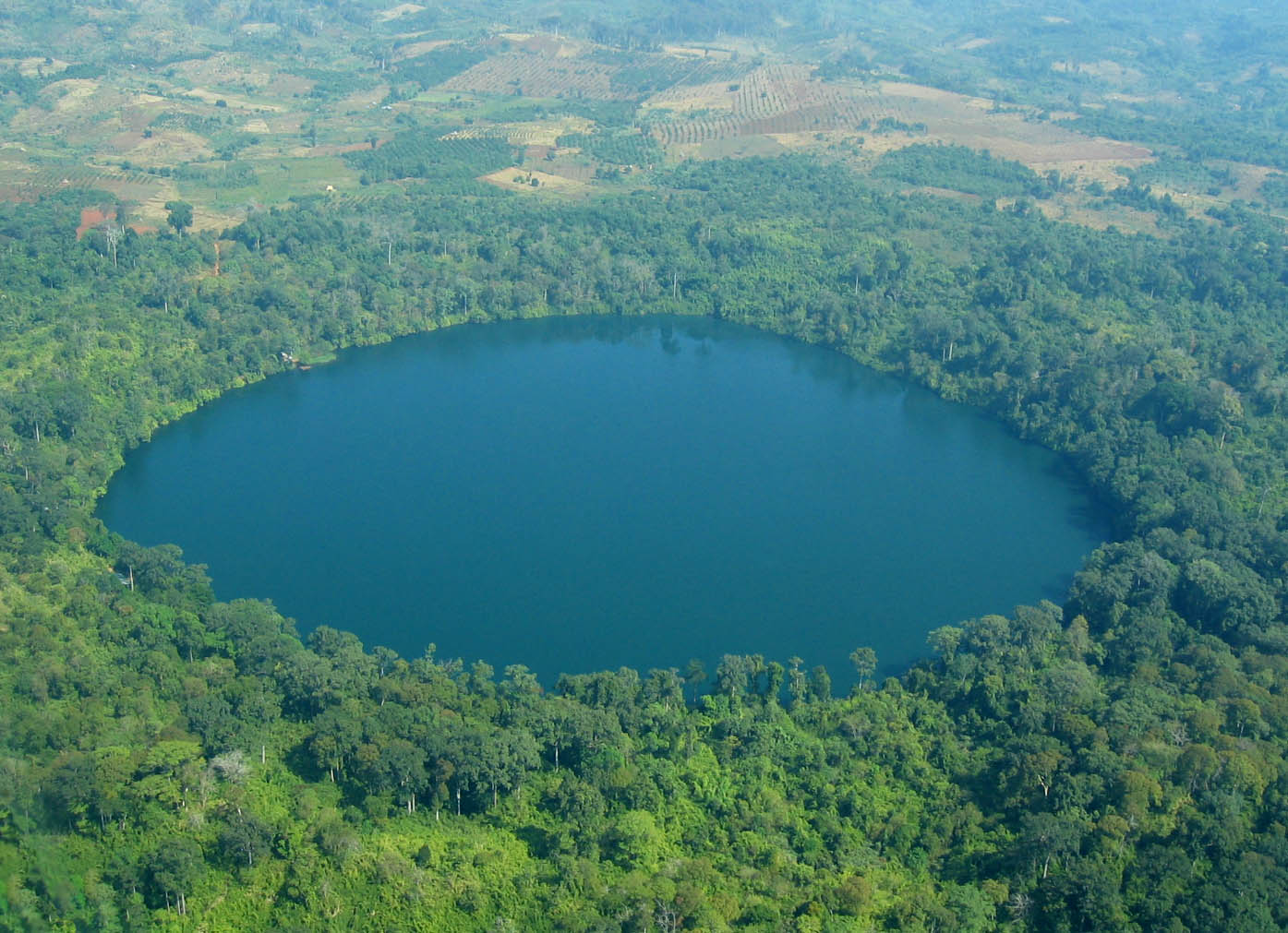Hồ Yeak Laom