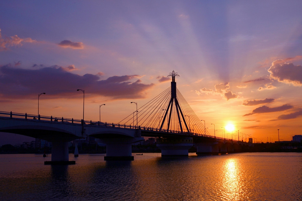 Cầu sông Hàn trong ánh hoàng hôn. Ảnh:VnExpress.