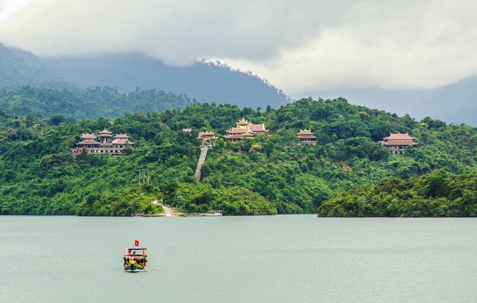 Thiền Viện bên hồ Truồi. Ảnh: Sở Du lịch Thừa Thiên Huế.