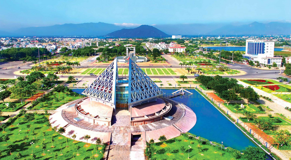 Bảo tàng Ninh Thuận là nơi bạn có thể tìm hiểu lịch sử, văn hóa và địa lý của tỉnh Ninh Thuận. Hãy tới đây để khám phá những bộ sưu tập tuyệt vời và trải nghiệm không gian văn hóa độc đáo.