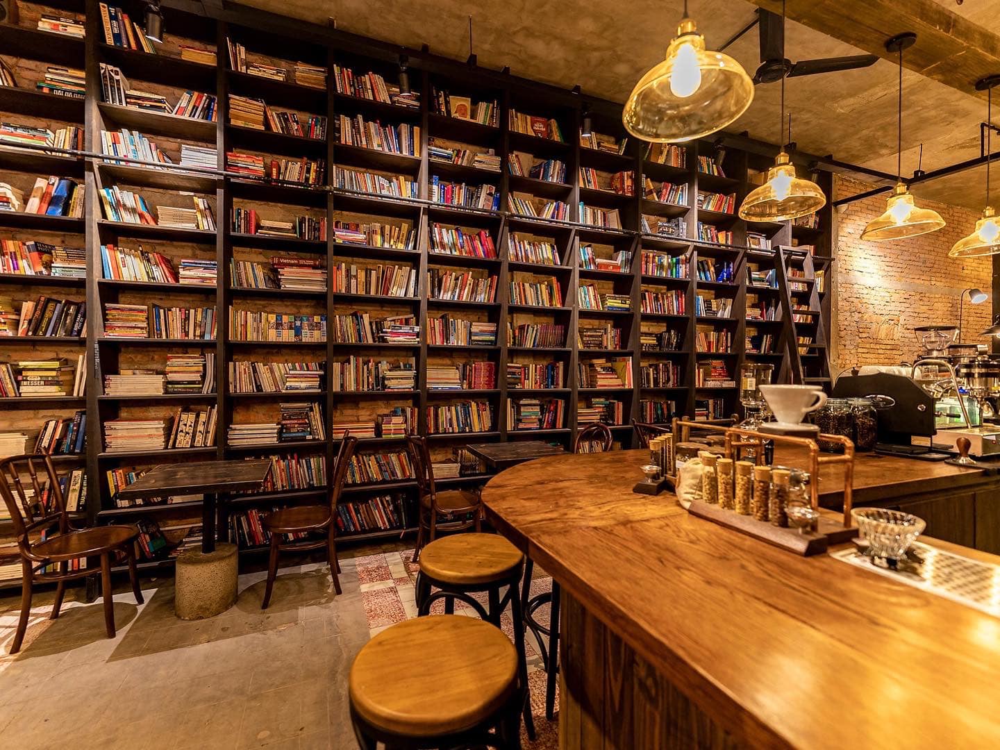 Top 10 quán cafe Sài Gòn cực chill dành cho tín đồ đam mê đọc sách