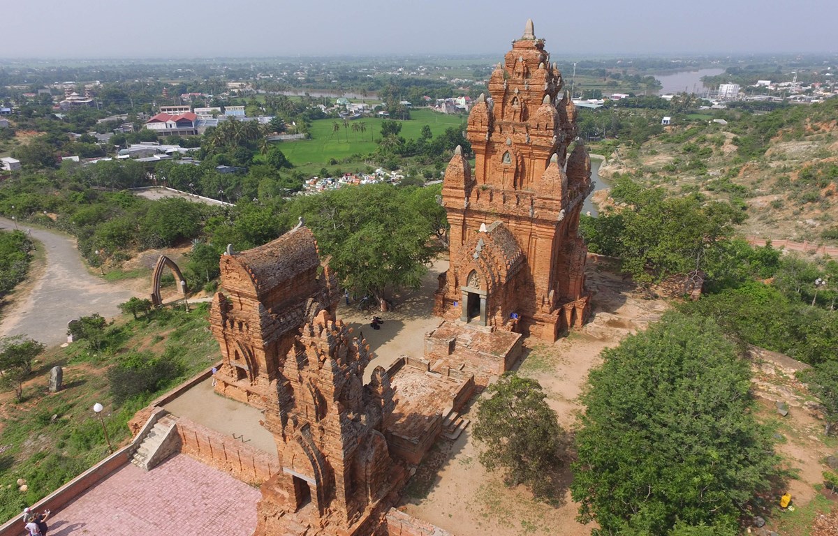 Tháp Po Klong Garai - Ngôi đền thờ linh thiêng của người Chăm ở Ninh Thuận - iVIVU.com