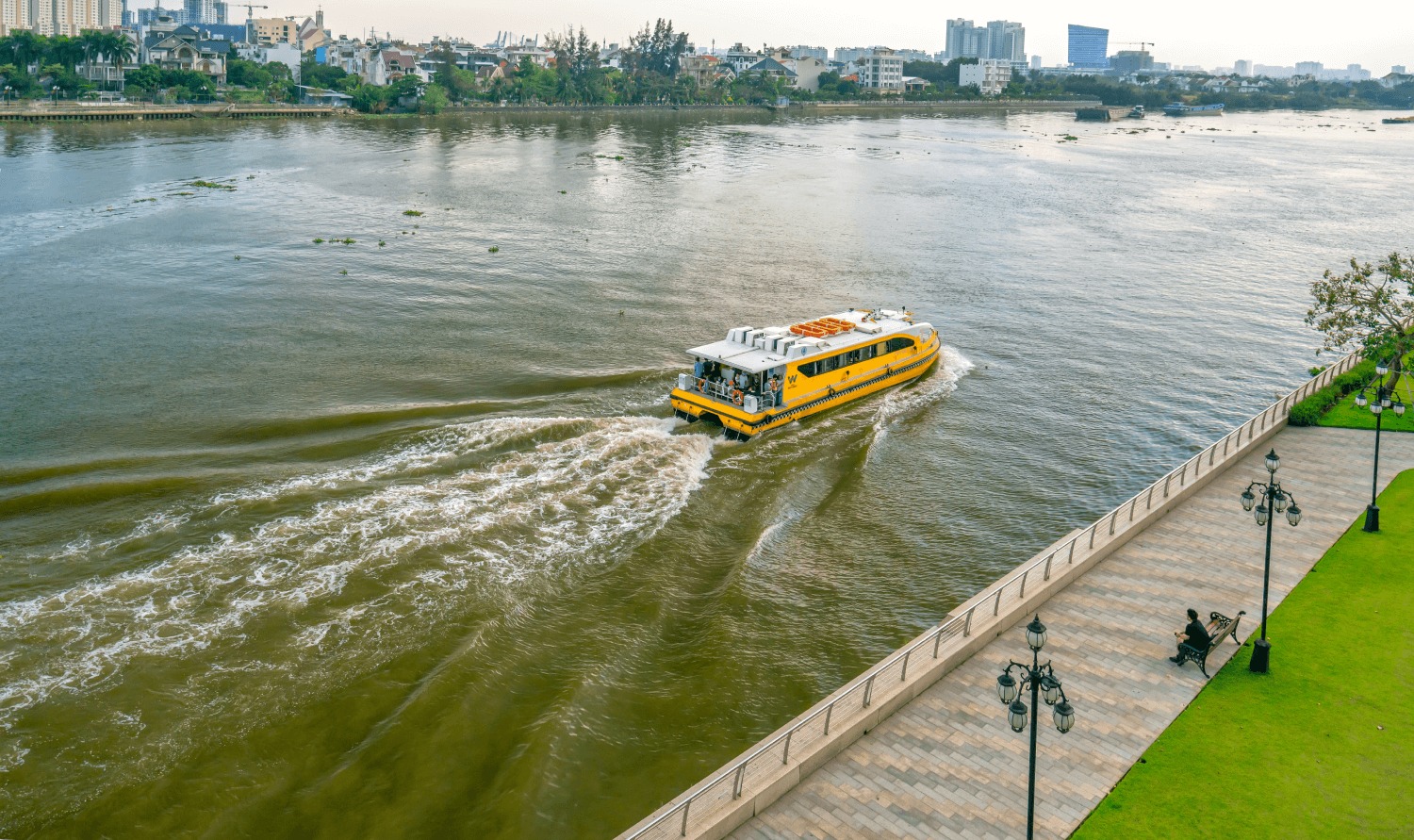 Đi tàu ngắm hoàng hôn trên sông Sài Gòn. Ảnh minh họa: Fb Saigon Waterbus.