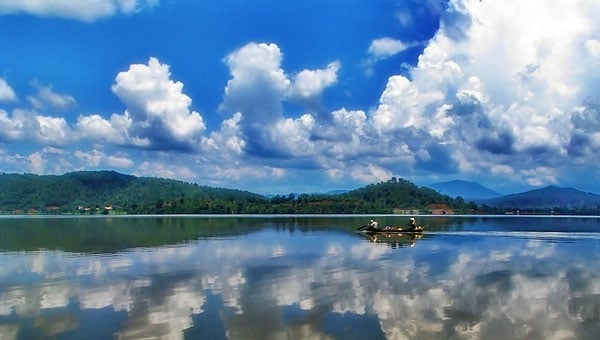 Vẻ đẹp yên bình, thơ mộng của hồ Lắk giữa núi rừng Tây Nguyên - iVIVU.com