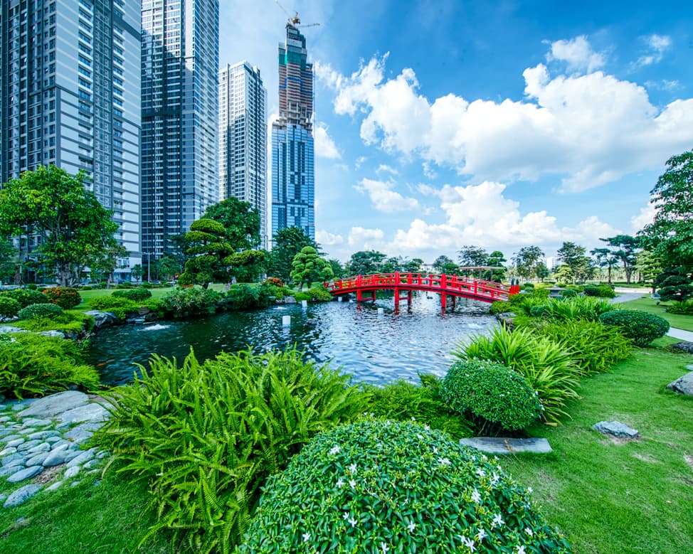 Công viên Vinhomes Central Park – một điểm đến tuyệt vời để chụp ảnh ngoại cảnh tại Sài Gòn. Chúng tôi sẽ giúp bạn tạo ra những bức ảnh đẹp nhất với không gian xanh mát, hoa lá rực rỡ. Đây chắc chắn sẽ là một điểm đến tuyệt vời để lưu giữ những kỷ niệm lãng mạn của đôi bạn.