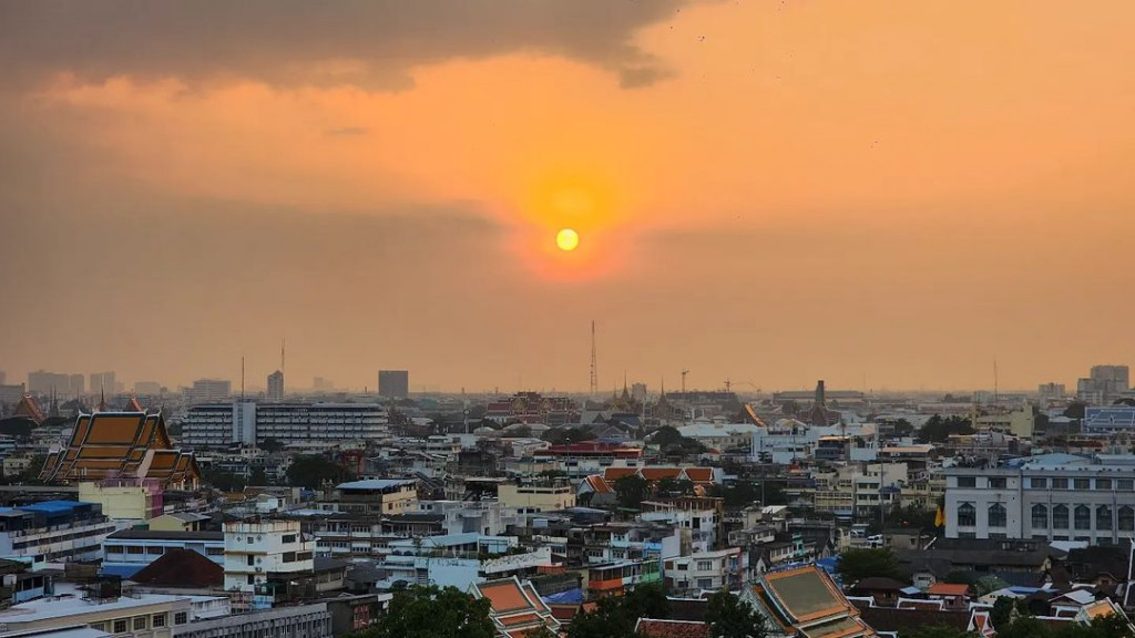 Khung cảnh tuyệt đẹp trên cao nhìn từ chùa Wat Saket.