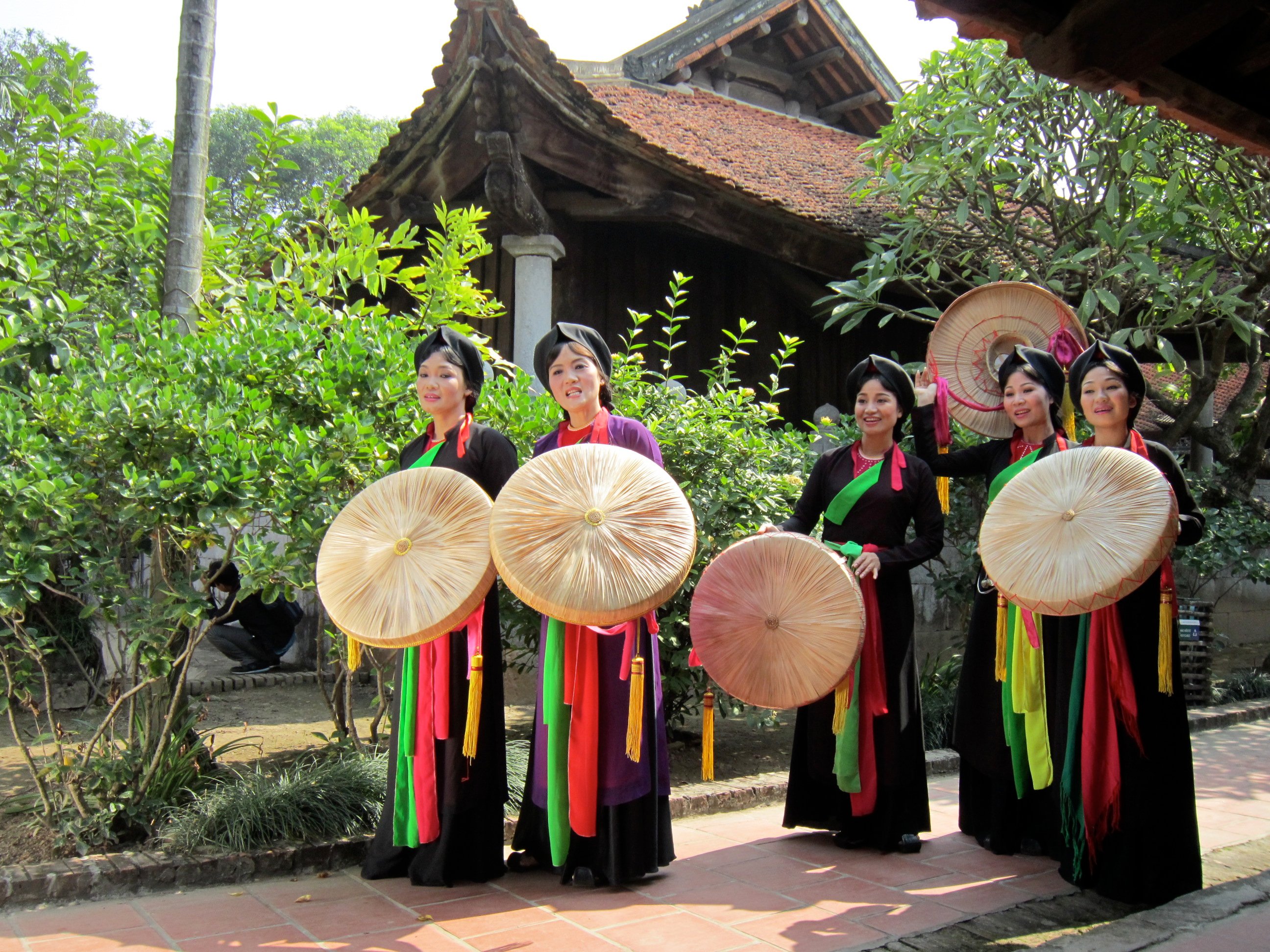 Đến Hội Lim Bắc Ninh Nghe Dân Ca Quan Họ Ngọt Ngào Tình Quê - Ivivu.Com