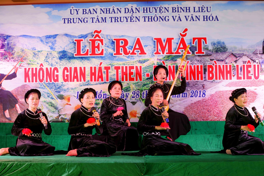 Không gian hát then.  Ảnh: Phượng Đại 