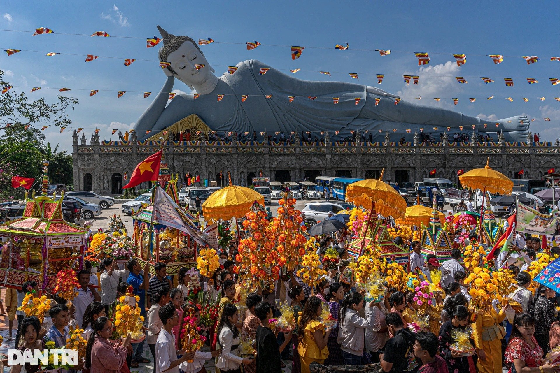 Unique Kathina Offering Ceremony of the Khmer People - Mytour