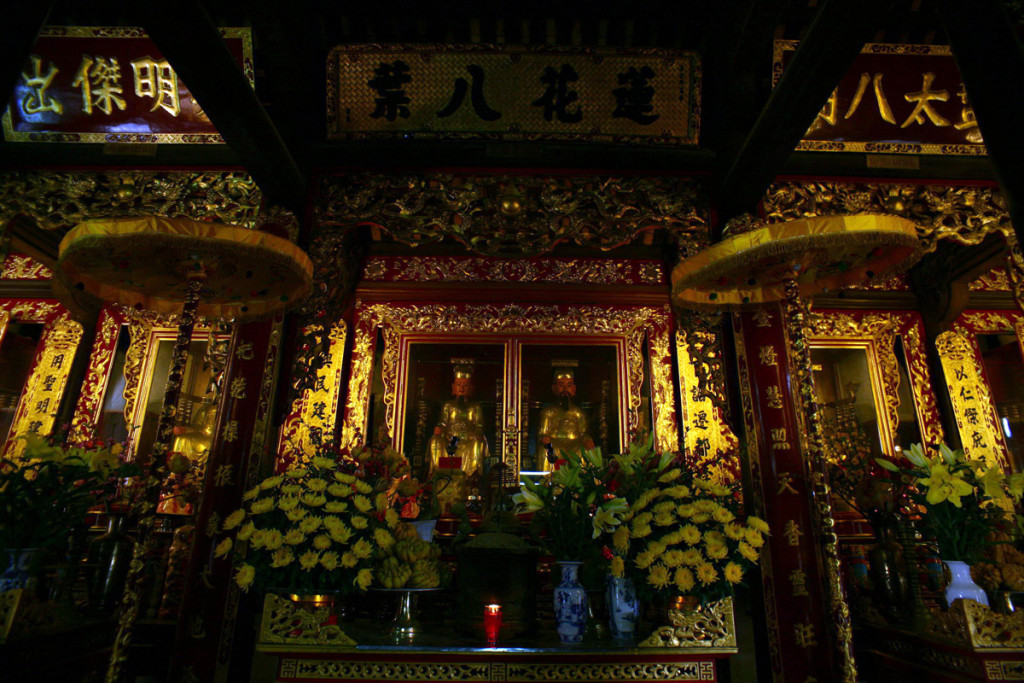 Gian giữa thờ vua Lý Thái Tổ và Lý Thái Tông. Ảnh: redsvn.net