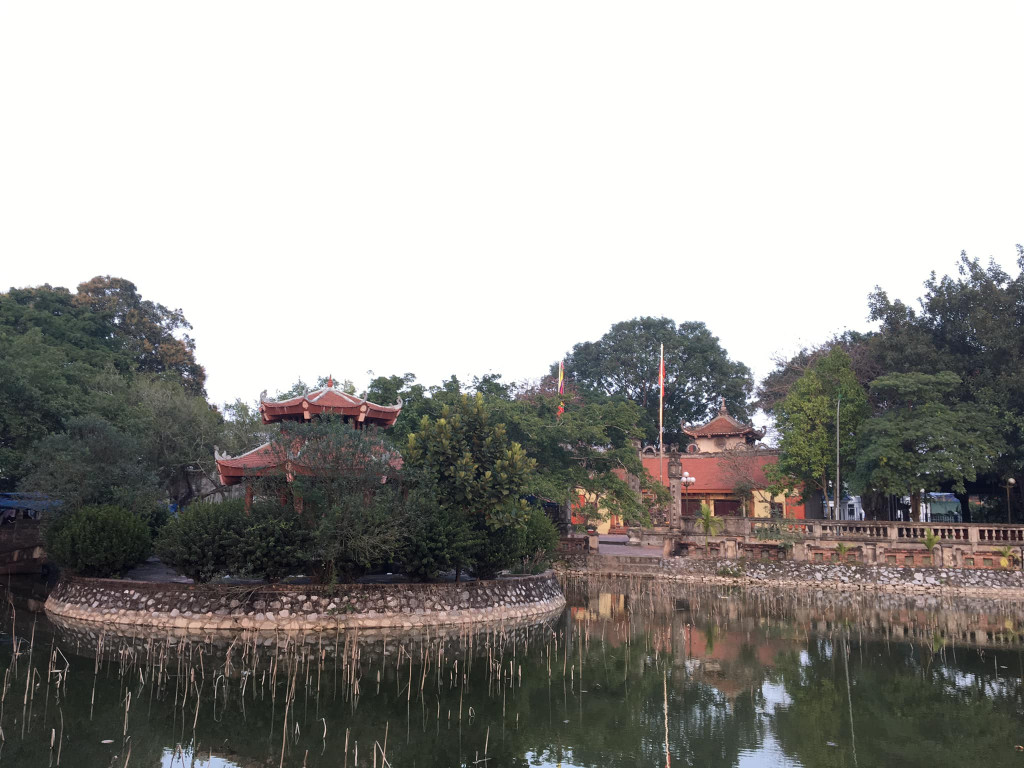 Hồ nước trong đền. Ảnh: Fb Đền Phù Ủng nơi thờ Tướng quân Phạm Ngũ Lão.
