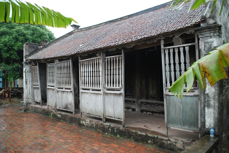 Ngôi nhà được làm hoàn toàn bằng gỗ lim chắc chắn theo thời gian. Ảnh: dangcongsan.vn
