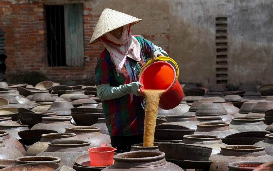 Đảo tương. Ảnh: Báo Nhân dân.