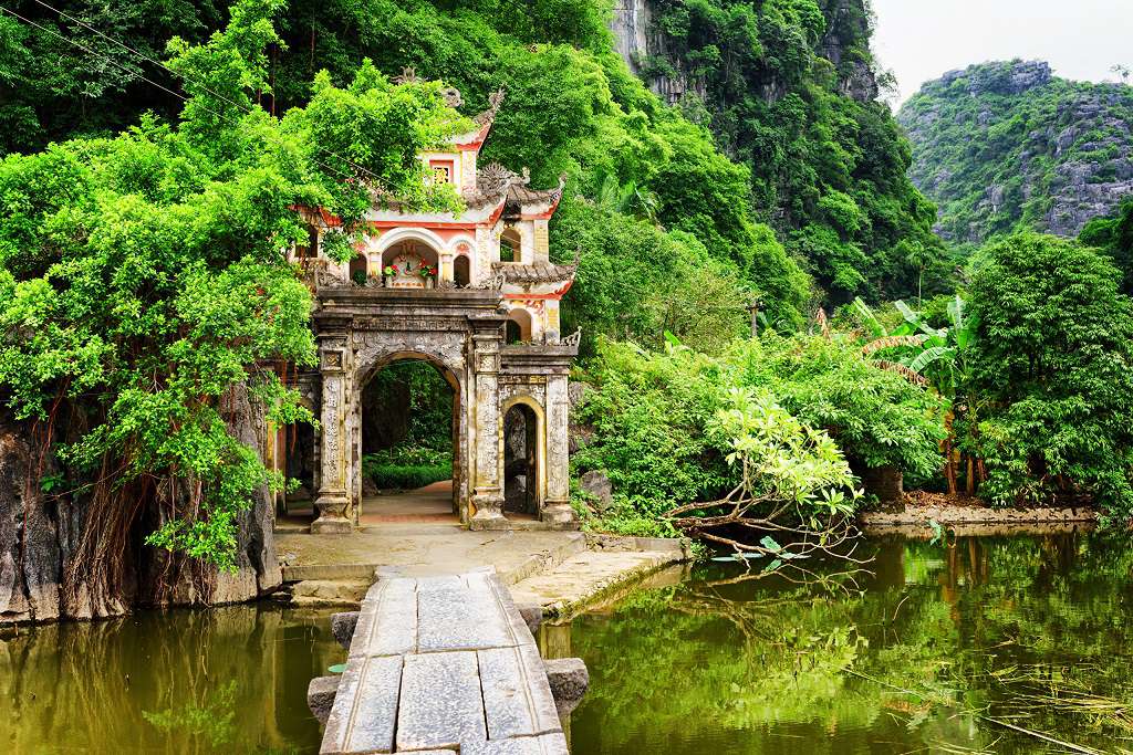 HÀNH TRÌNH THAM QUAN CHÙA BÍCH ĐỘNG QUA BA KHU CHÍNH HẠ TRUNG THƯỢNG