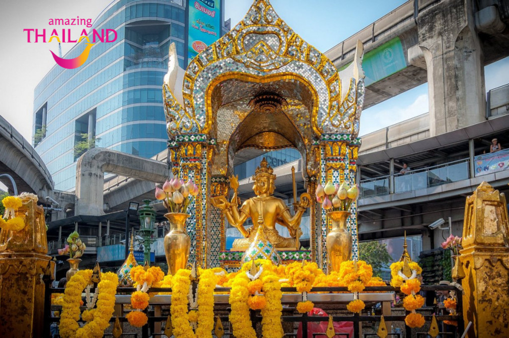 Tượng Phật Bốn Mặt nỏi tiếng trên đường phố Bangkok.