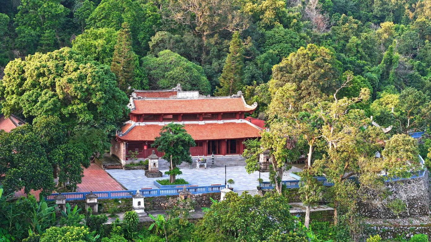 CHÙA THANH MAI NẰM TRÊN SƯỜN NÚI TAM BAN THUỘC THÀNH PHỐ CHÍ LINH TỈNH HẢI DƯƠNG