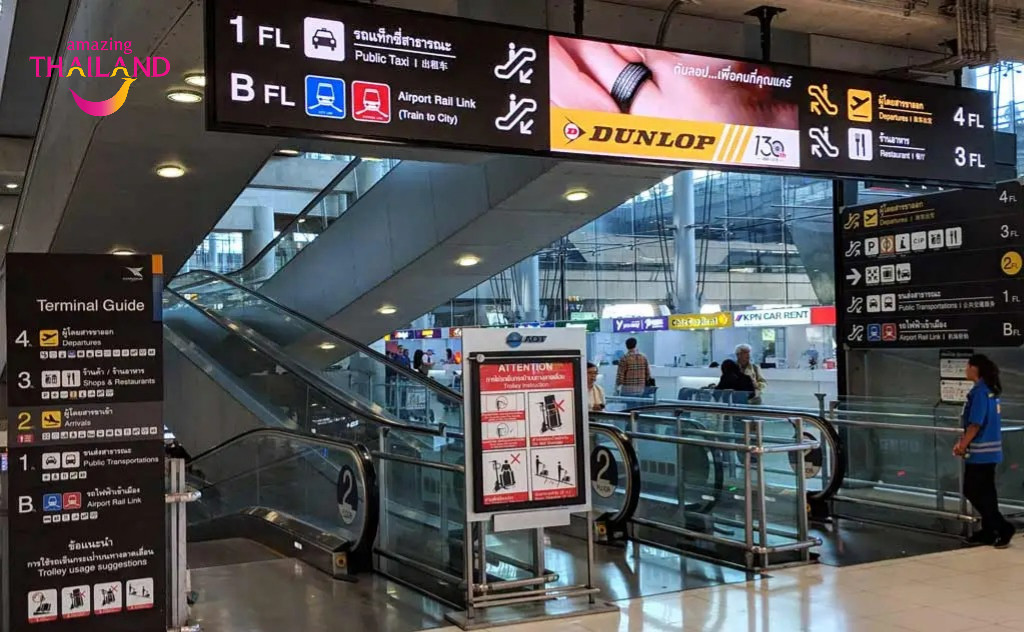 Các bảng hướng dẫn đến các tầng ở sân bay Suvarnabhumi.