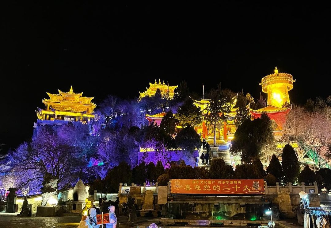 Du lịch Trung Quốc: Văn hóa Tây Tạng ấn tượng tại thành cổ Dukezong -  iVIVU.com