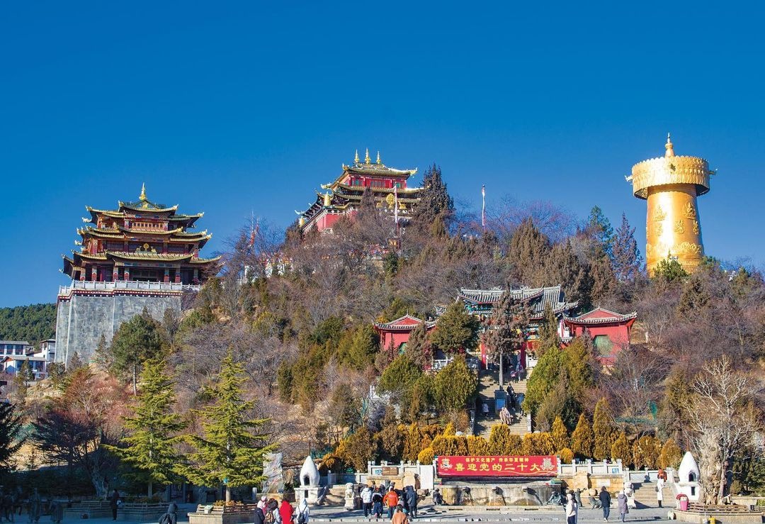 Du lịch Trung Quốc: Văn hóa Tây Tạng ấn tượng tại thành cổ Dukezong -  iVIVU.com