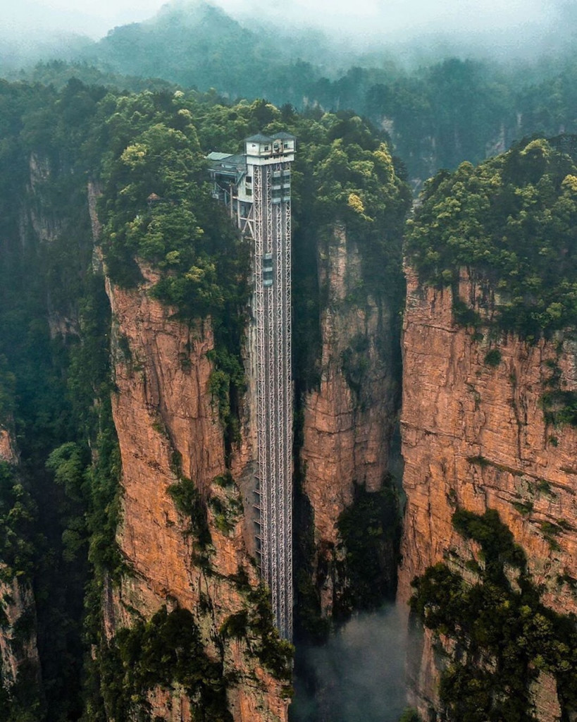 Thang máy cao nhất thế giới ở Trương Gia Giới.
