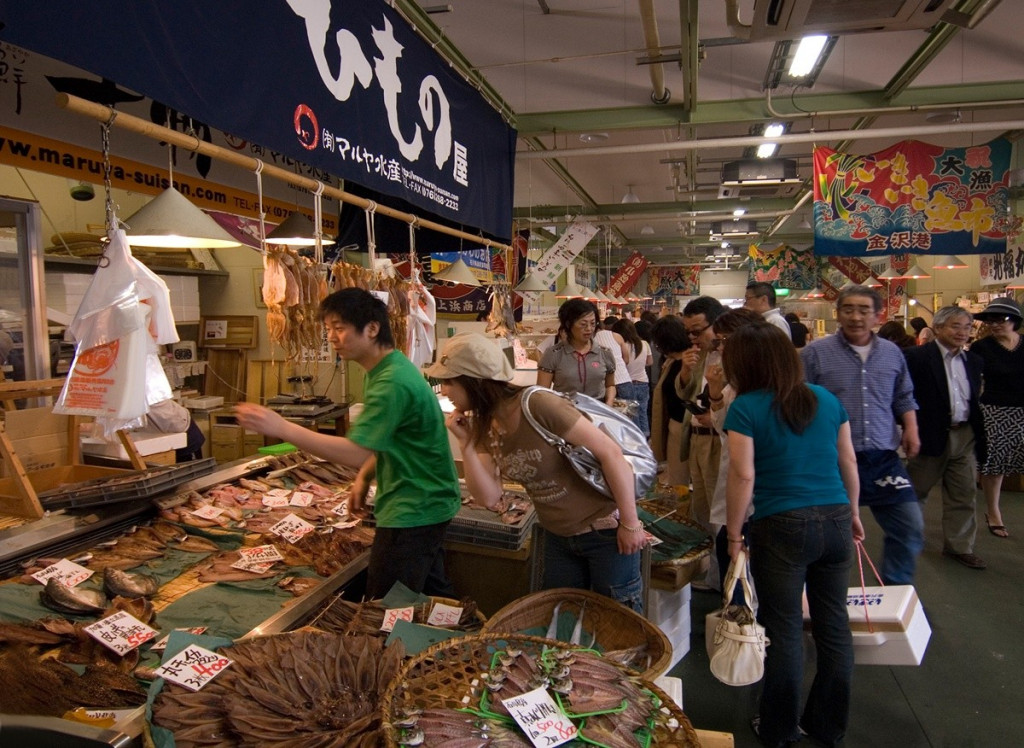 Chợ cá Hakodate.